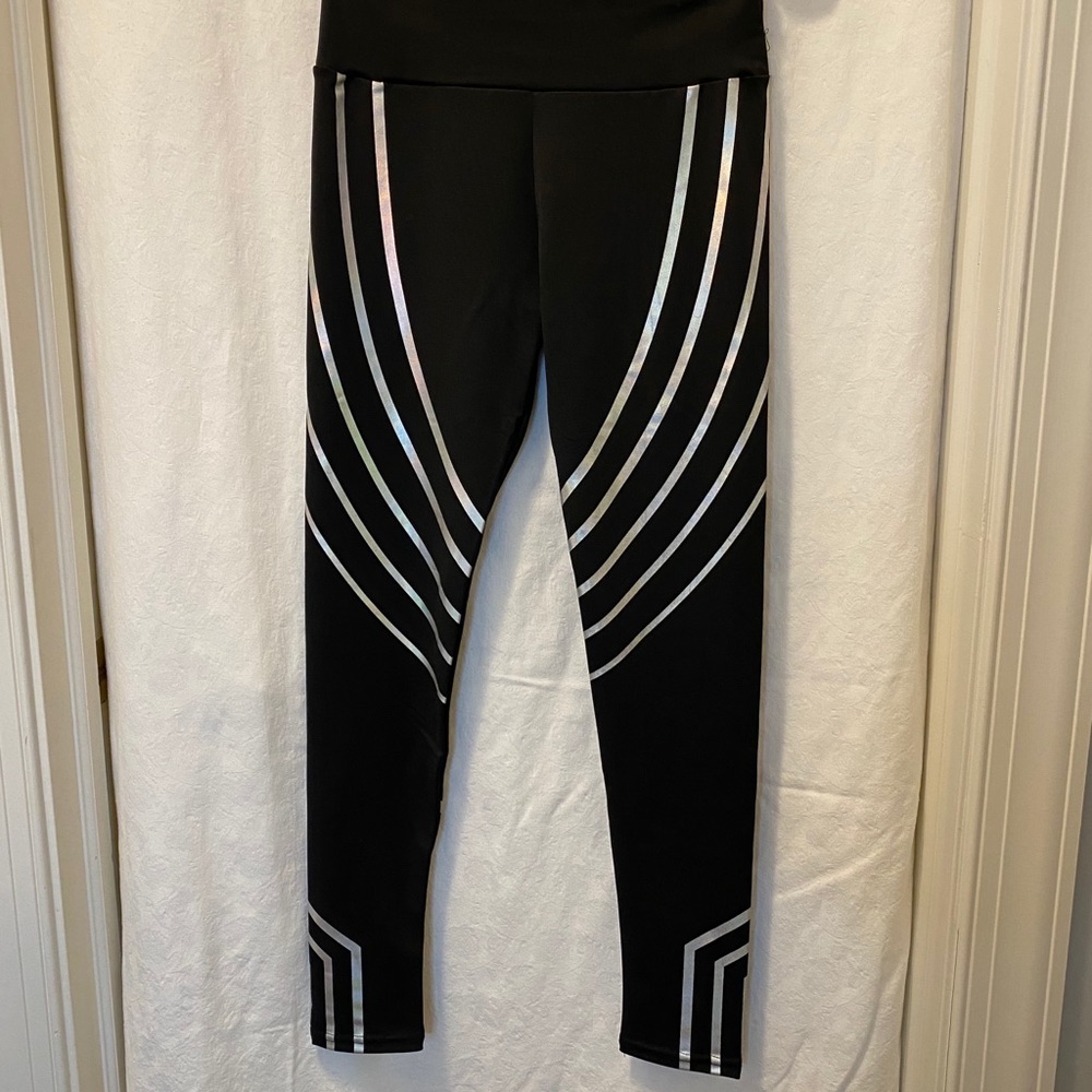 Women’s black leggings with reflective stripes